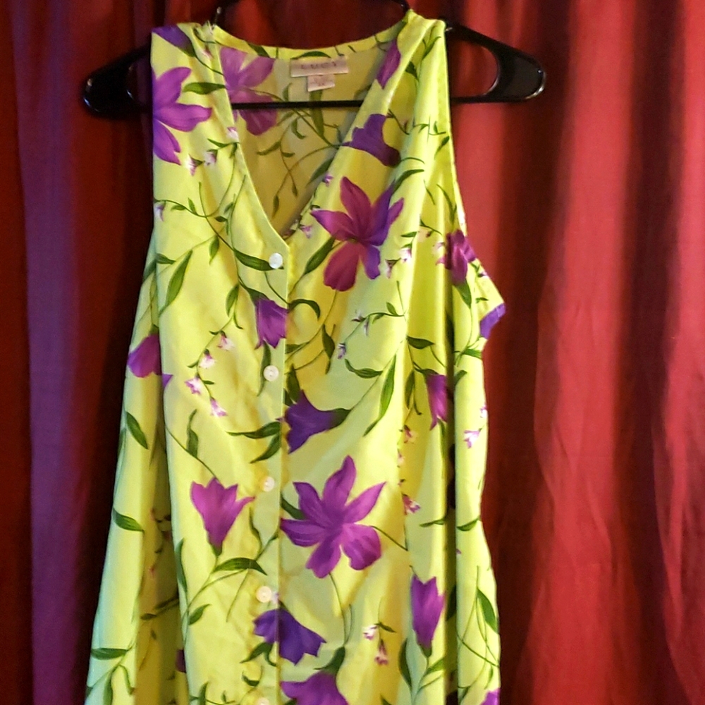 Sleeveless spring dress